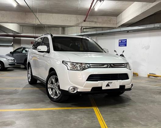 MITSUBISHI OUTLANDER 2015