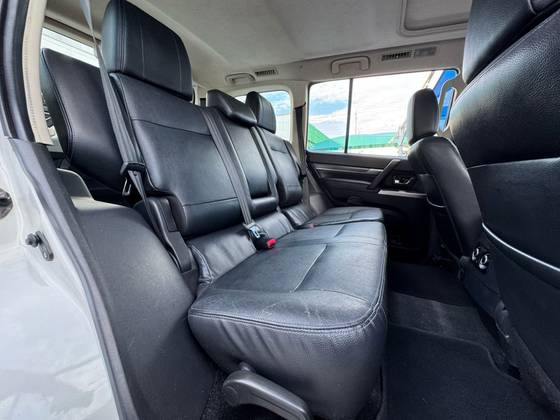 MITSUBISHI PAJERO FULL 2015