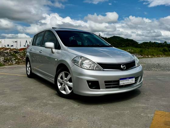 NISSAN TIIDA 2012