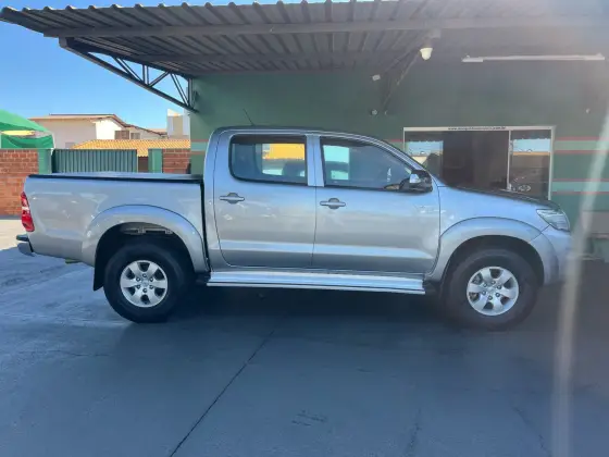 TOYOTA HILUX 2015