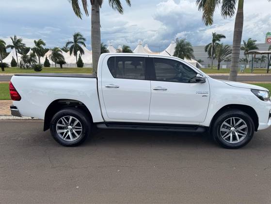 TOYOTA HILUX 2020