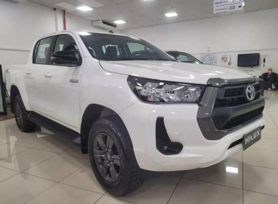 TOYOTA HILUX 2025