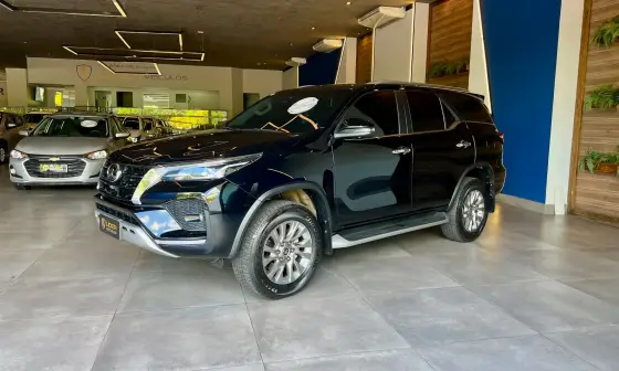 TOYOTA HILUX SW4 2023