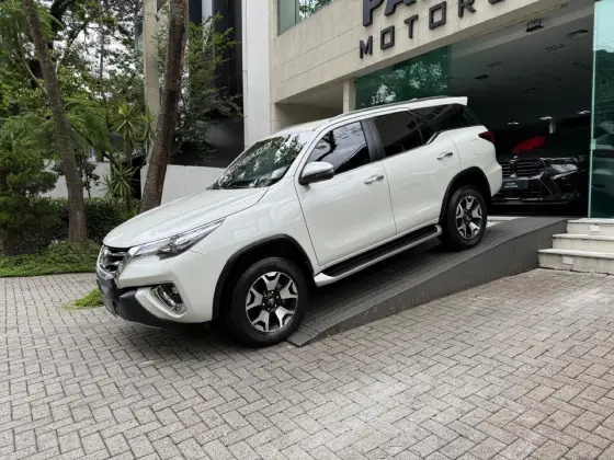 TOYOTA HILUX SW4 2019