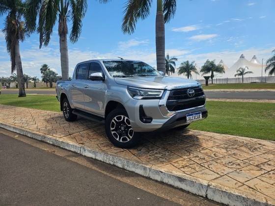 TOYOTA HILUX 2021