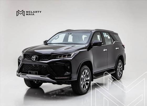 TOYOTA HILUX SW4 2025