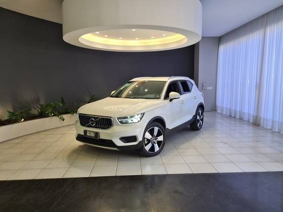VOLVO XC40 2022