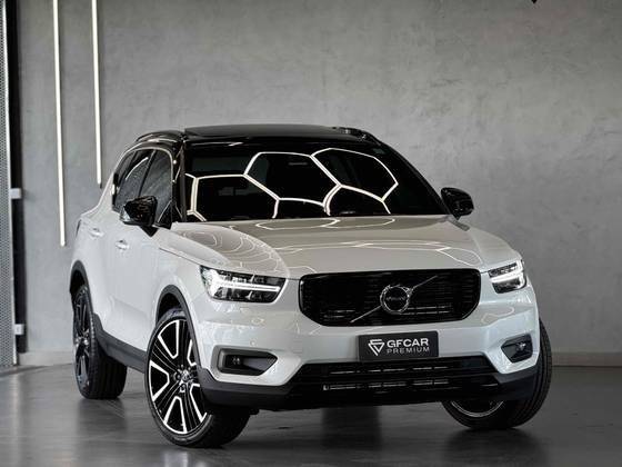 VOLVO XC40 2021
