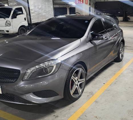 MERCEDES-BENZ A 200 2015