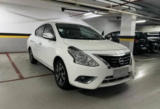 NISSAN VERSA 2016