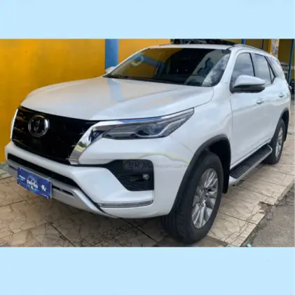 TOYOTA HILUX SW4 2024