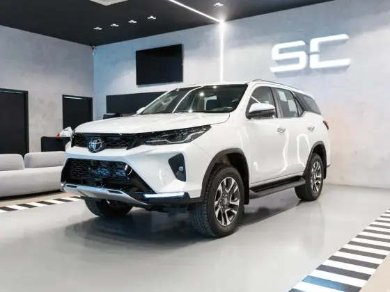 TOYOTA HILUX SW4 2025