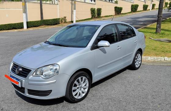 VOLKSWAGEN POLO SEDAN 2012