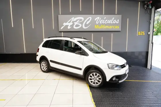 VOLKSWAGEN SPACE CROSS 2014
