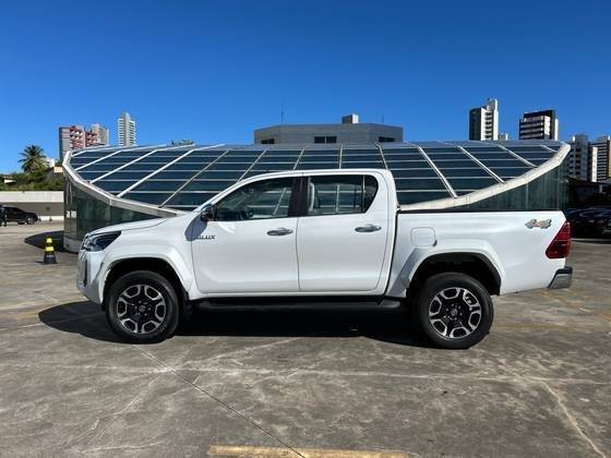 TOYOTA HILUX 2024
