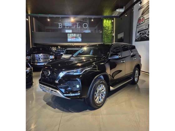 TOYOTA HILUX SW4 2024