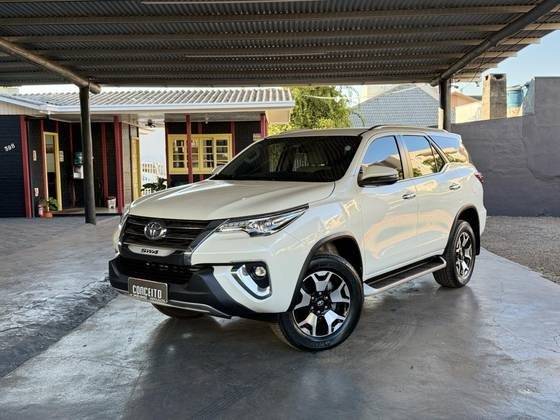 TOYOTA HILUX SW4 2020