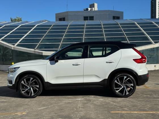 VOLVO XC40 2019