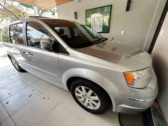 CHRYSLER TOWN & COUNTRY 2009