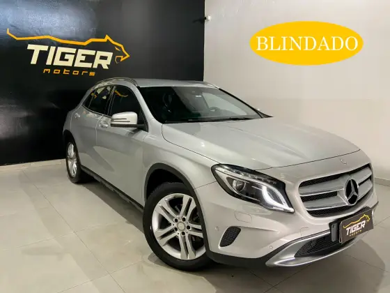 MERCEDES-BENZ GLA 200 2016