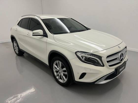 MERCEDES-BENZ GLA 200 2015