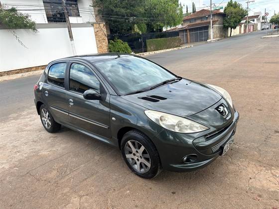 PEUGEOT 207 2013