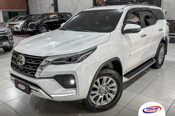 TOYOTA HILUX SW4 2024