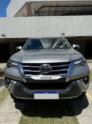 TOYOTA HILUX SW4 2019