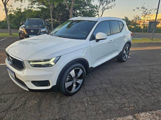 VOLVO XC40 2019