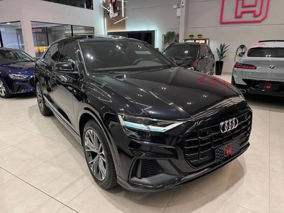 AUDI Q8 2019