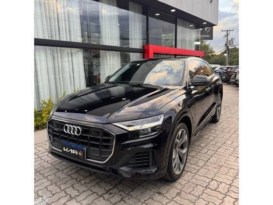 AUDI Q8 2020