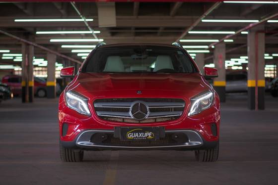 MERCEDES-BENZ GLA 200 2015