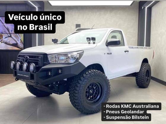 TOYOTA HILUX 2024