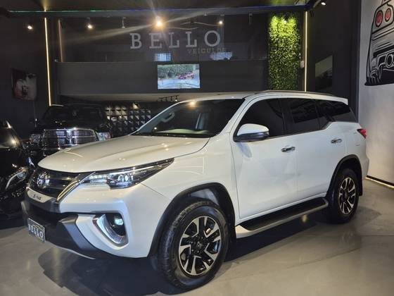 TOYOTA HILUX SW4 2019