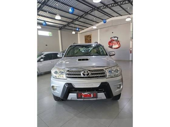 TOYOTA HILUX SW4 2011