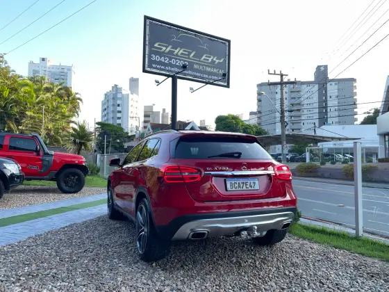 MERCEDES-BENZ GLA 200 2015