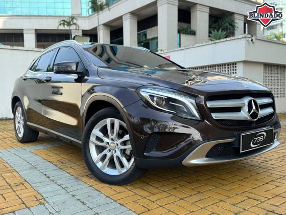 MERCEDES-BENZ GLA 200 2015