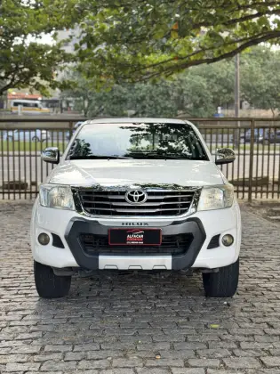 TOYOTA HILUX 2015
