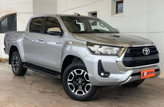 TOYOTA HILUX 2021