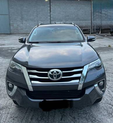 TOYOTA HILUX SW4 2017
