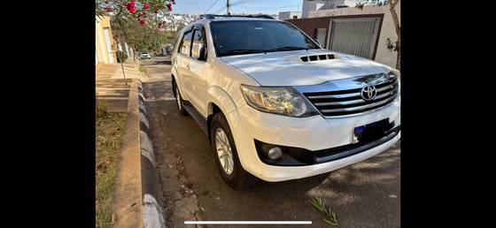 TOYOTA HILUX SW4 2012