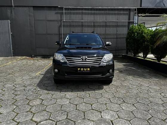 TOYOTA HILUX SW4 2013