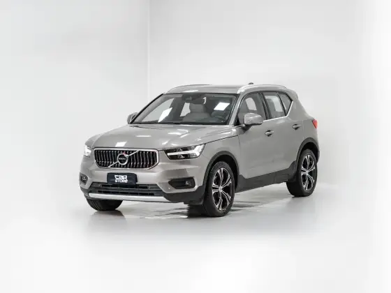 VOLVO XC40 2021