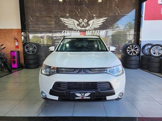 MITSUBISHI OUTLANDER 2014