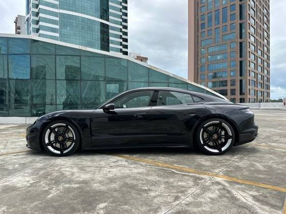 PORSCHE TAYCAN 2023
