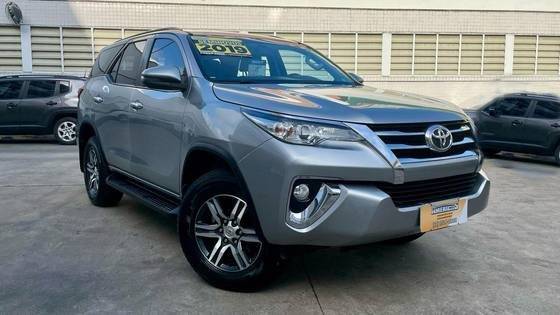 TOYOTA HILUX SW4 2019