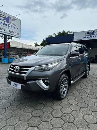 TOYOTA HILUX SW4 2019
