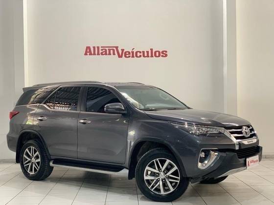 TOYOTA HILUX SW4 2020