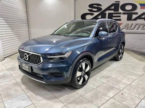 VOLVO XC40 2022