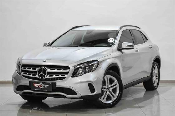 MERCEDES-BENZ GLA 200 2019